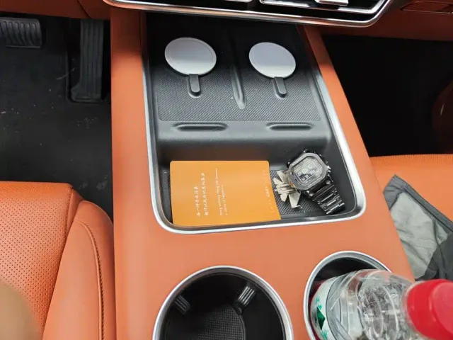 Li Auto L8 — Фото автомобиля 10
