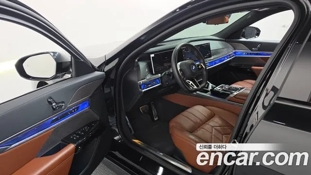 BMW i7 — Фото автомобиля 10