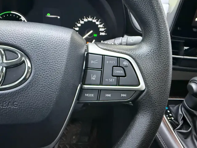 Toyota Sienna — Фото автомобиля 24