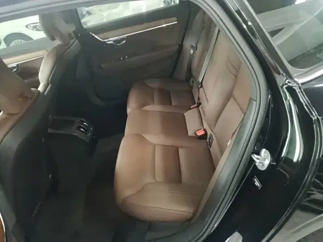 Volvo S90 — Фото автомобиля 16