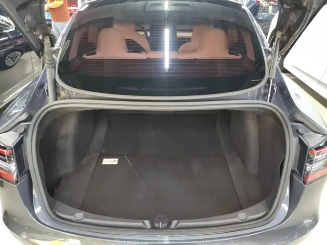 Tesla Model 3 — Фото автомобиля 18