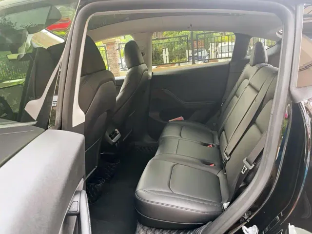 Tesla Model Y — Фото автомобиля 18