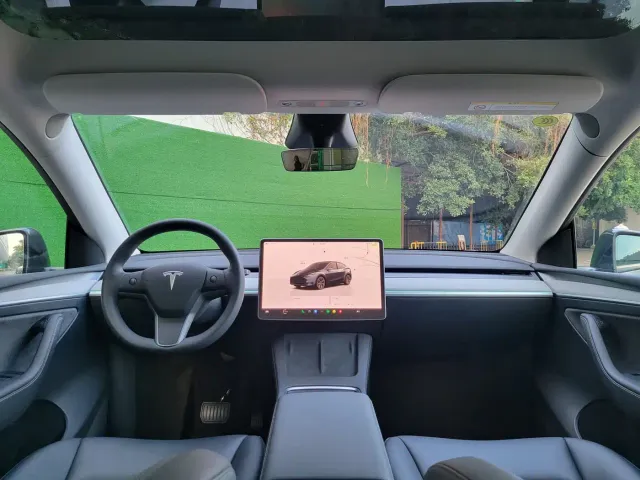 Tesla Model Y — Фото автомобиля 14