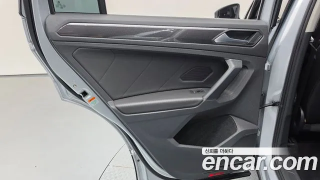 Volkswagen Tiguan Tiguan 2 поколение 2.0 TDI Premium — Фото автомобиля 21
