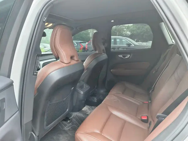 Volvo XC60 — Фото автомобиля 4