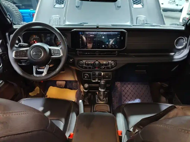 Jeep Wrangler — Фото автомобиля 9