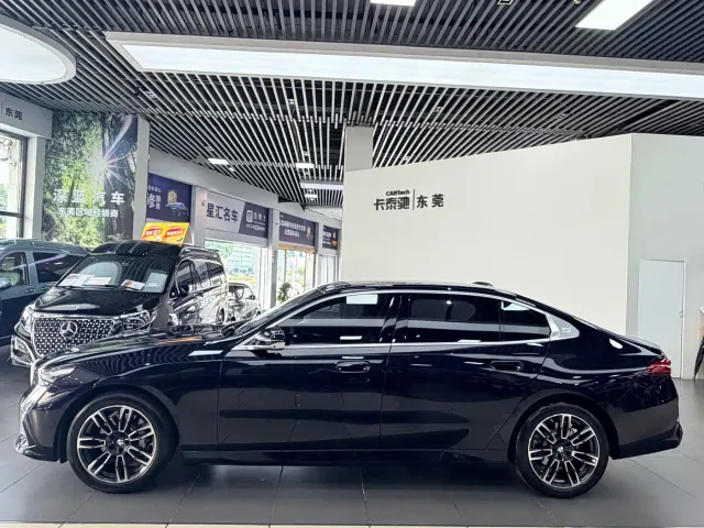 BMW BMW 5 Series 2026 Model Year Facelift 530Li Leading M Sport Package — Фото автомобиля 2
