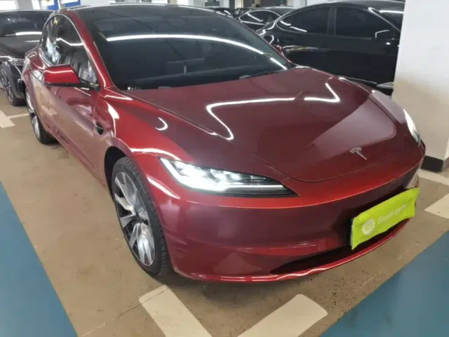 Tesla Model 3 — Фото автомобиля 3