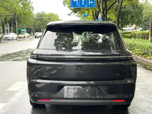 Li Auto L8 — Фото автомобиля 5