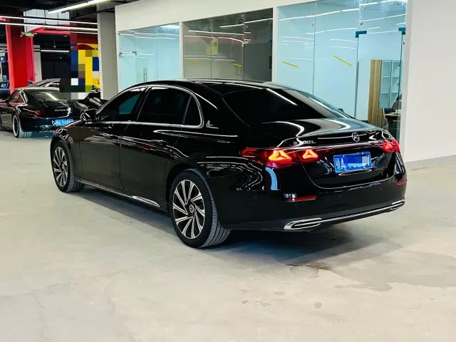 Mercedes-Benz E-Class — Фото автомобиля 4