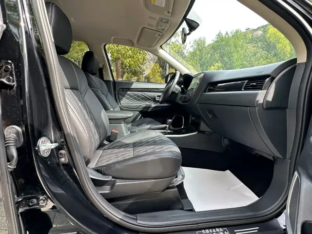 Mitsubishi Outlander — Фото автомобиля 18