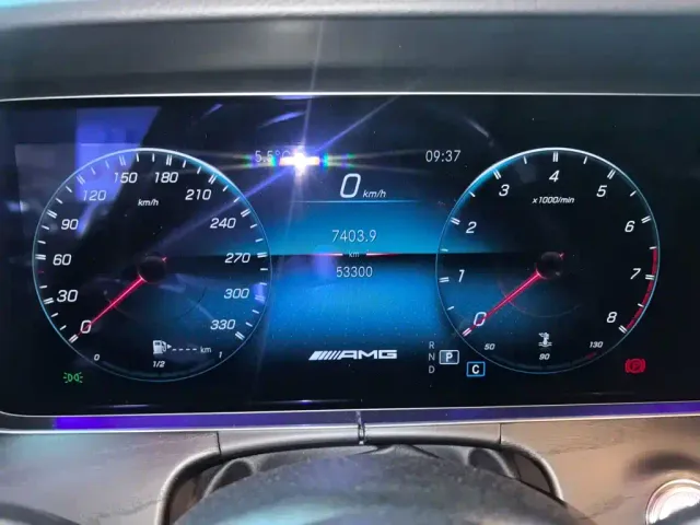Mercedes-Benz E-Class — Фото автомобиля 3
