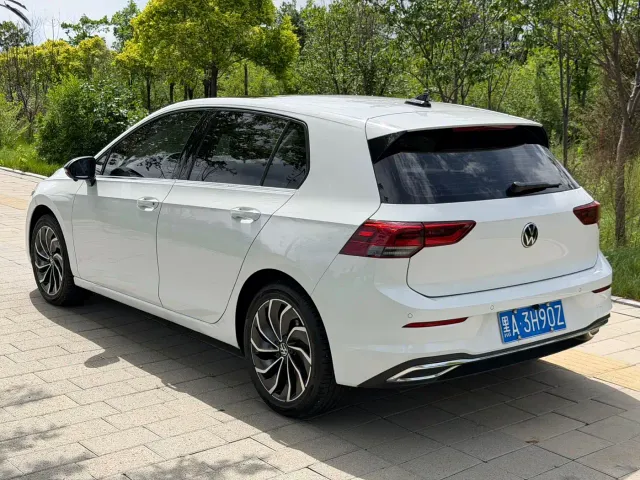 Volkswagen Golf — Фото автомобиля 7
