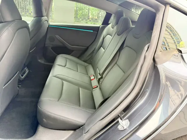 Tesla Model 3 — Фото автомобиля 4