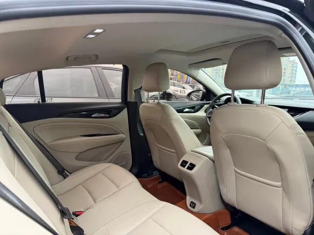 Buick Regal — Фото автомобиля 10