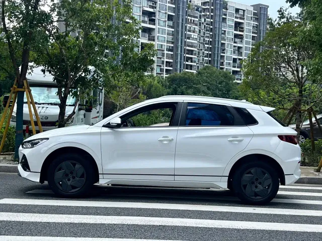 BYD e2 — Фото автомобиля 8