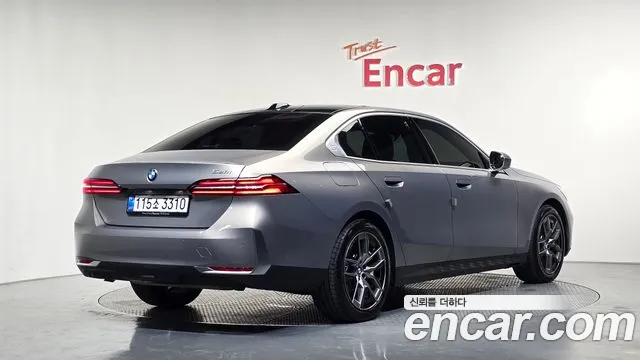 BMW 5-Series — Фото автомобиля 2