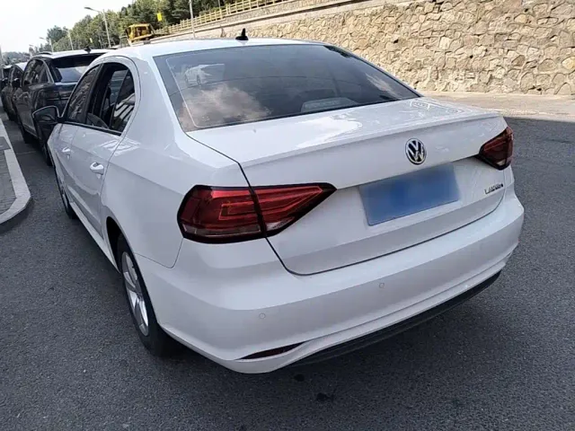 Volkswagen Lavida — Фото автомобиля 4