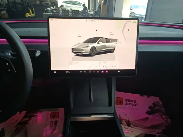 Tesla Model 3 — Фото автомобиля 12