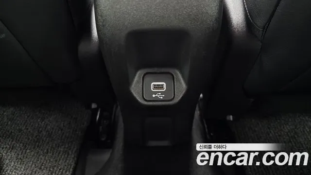 Jeep Renegade — Фото автомобиля 28