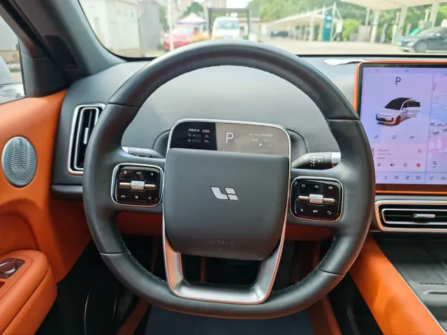Li Auto L6 — Фото автомобиля 11