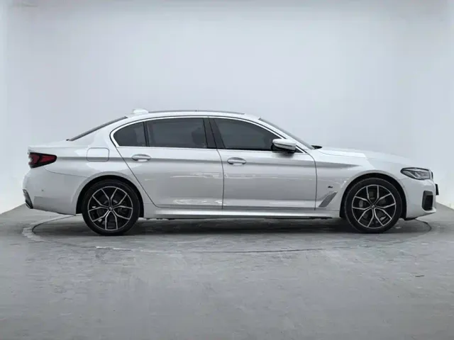 BMW 5 Series — Фото автомобиля 3