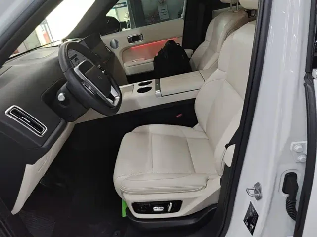 Li Auto L7 — Фото автомобиля 14