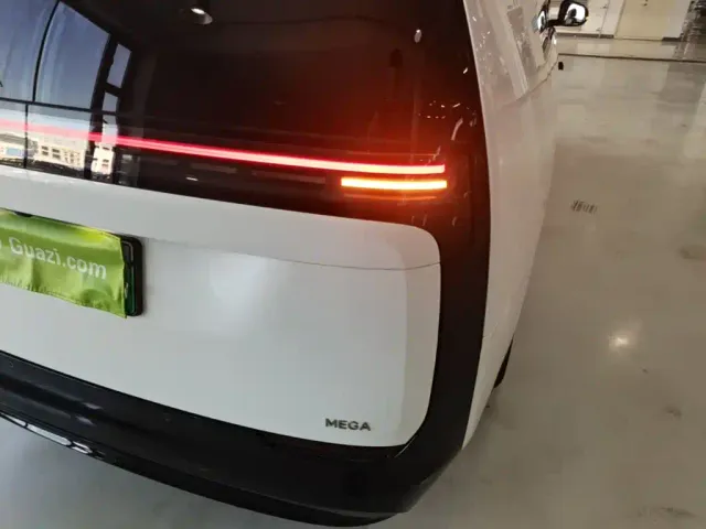 Li Auto MEGA — Фото автомобиля 7