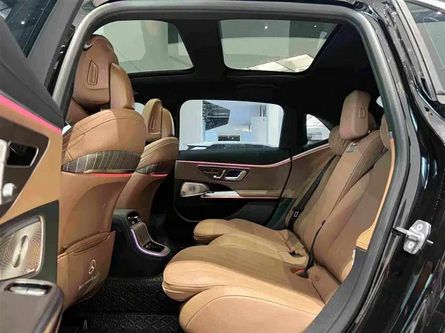 Mercedes-Benz E-Class — Фото автомобиля 14