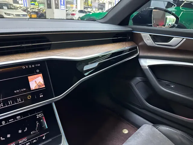 Audi A6L — Фото автомобиля 15