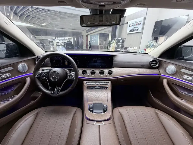 Mercedes-Benz E-Class — Фото автомобиля 5