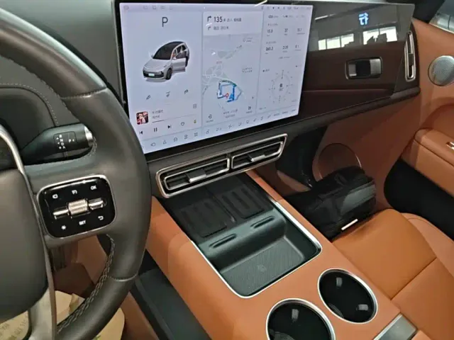 Li Auto L8 — Фото автомобиля 12