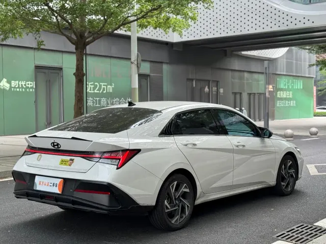 Hyundai Elantra — Фото автомобиля 4
