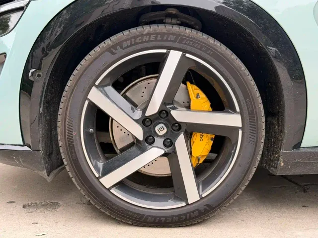 Xiaomi Auto Xiaomi YU7 2025 Ultra Long Range High Performance AWD Max Edition — Фото автомобиля 15