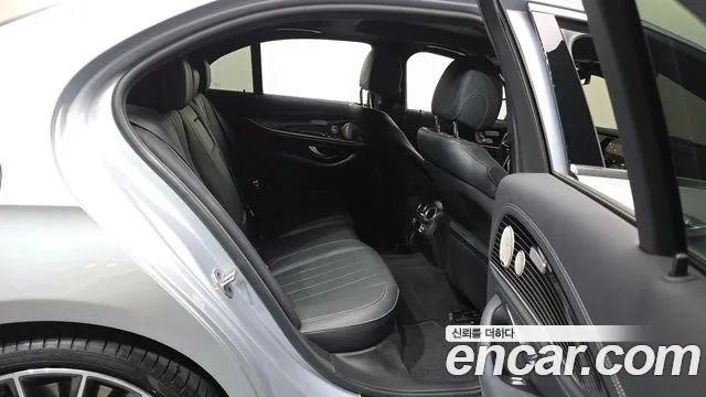 Mercedes-Benz E-Class — Фото автомобиля 11