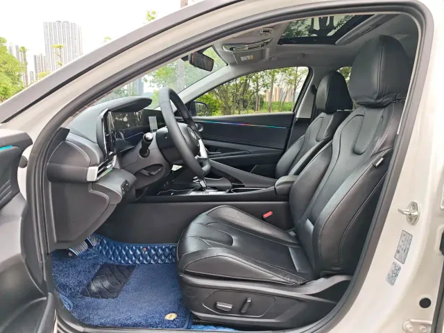 Hyundai Elantra — Фото автомобиля 4