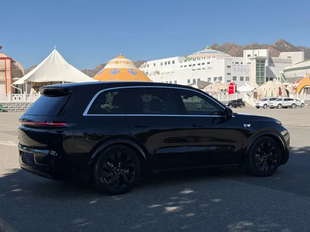 Li Auto Li L8 2023 Pro — Фото автомобиля 23
