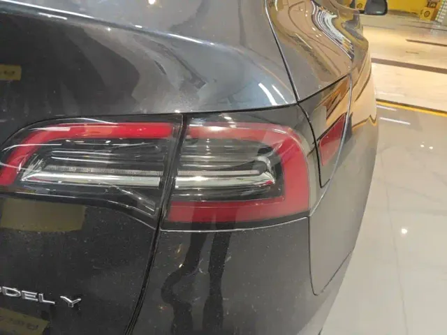 Tesla Model Y — Фото автомобиля 7