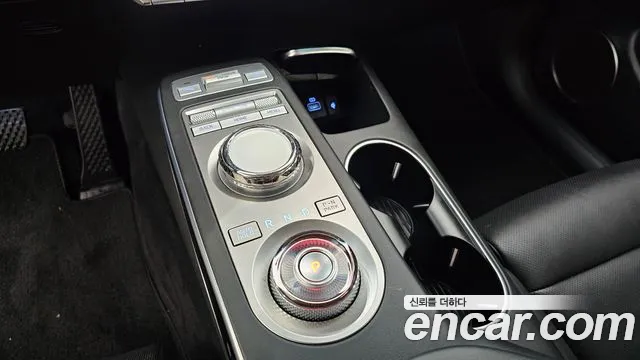 Genesis GV70 — Фото автомобиля 12