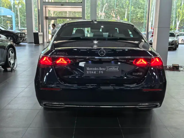 Mercedes-Benz E-Class — Фото автомобиля 15