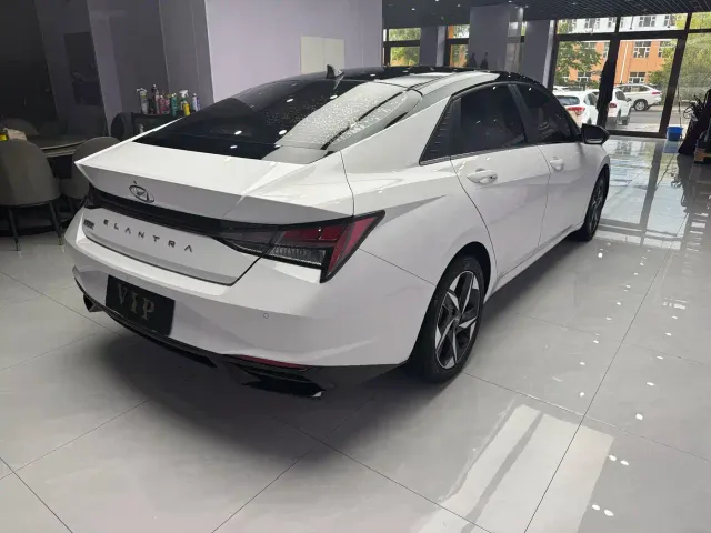 Hyundai Elantra — Фото автомобиля 4
