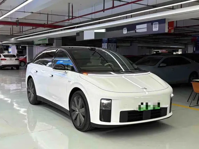 Li Auto i6 — Фото автомобиля 3