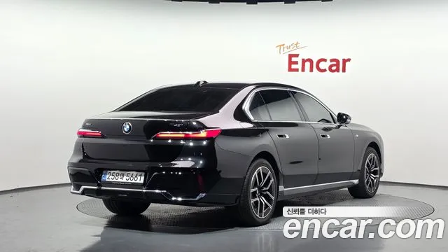 BMW 7-Series — Фото автомобиля 2