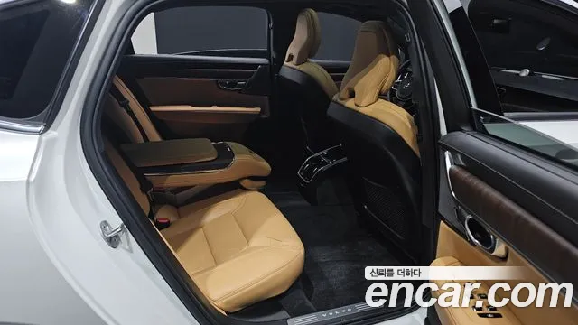 Volvo S90 — Фото автомобиля 16
