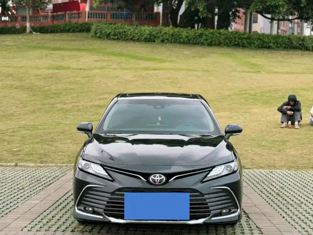 Toyota Camry — Фото автомобиля 2
