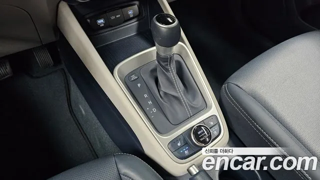 Hyundai Venue — Фото автомобиля 12