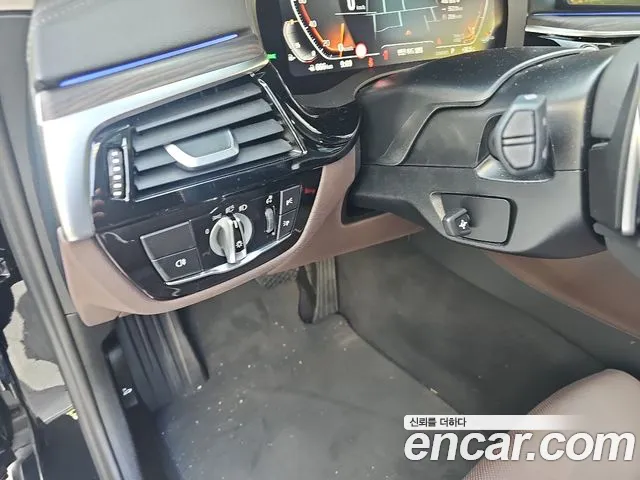 BMW 5-Series 5 серия (G30) 530i xDrive Luxury — Фото автомобиля 15