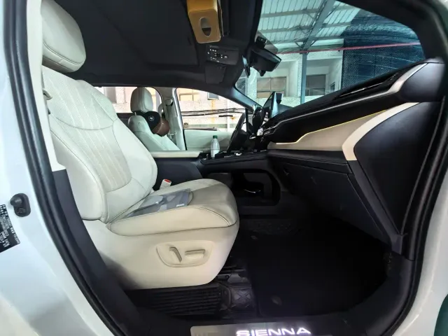 Toyota Sienna — Фото автомобиля 6