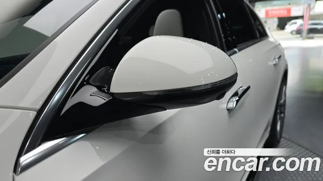 Mercedes-Benz E-Class — Фото автомобиля 30
