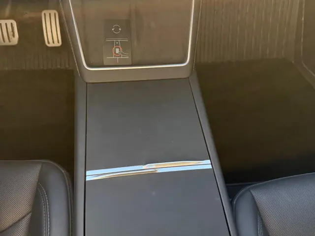 Tesla Model Y — Фото автомобиля 12